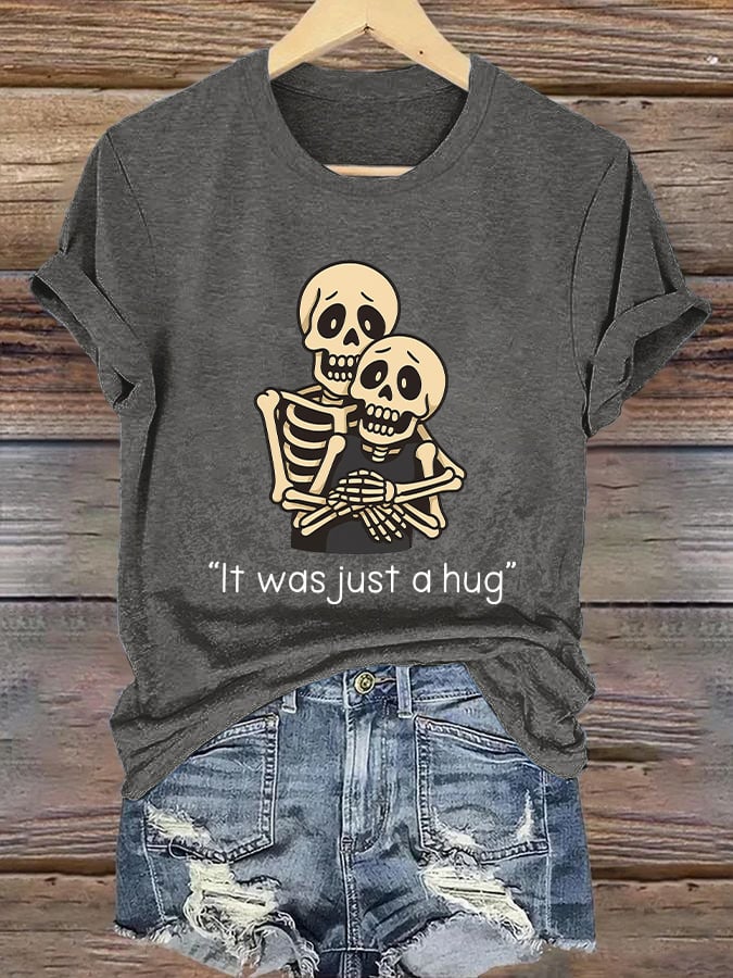 Retro Halloween Skeleton Couple Kiss Cam It Was Just A Hug Print T-Shirt