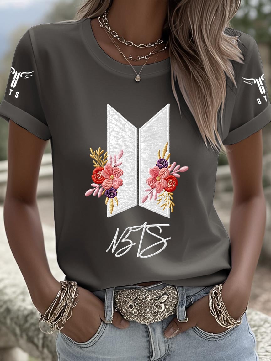 Women'S 2026 Bts Comeback Art Print T-Shirt