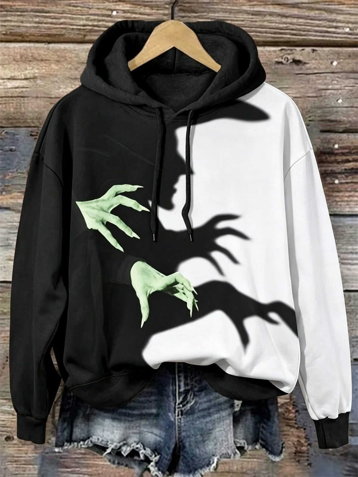 Women's Retro Halloween Art Print Sweatshirt