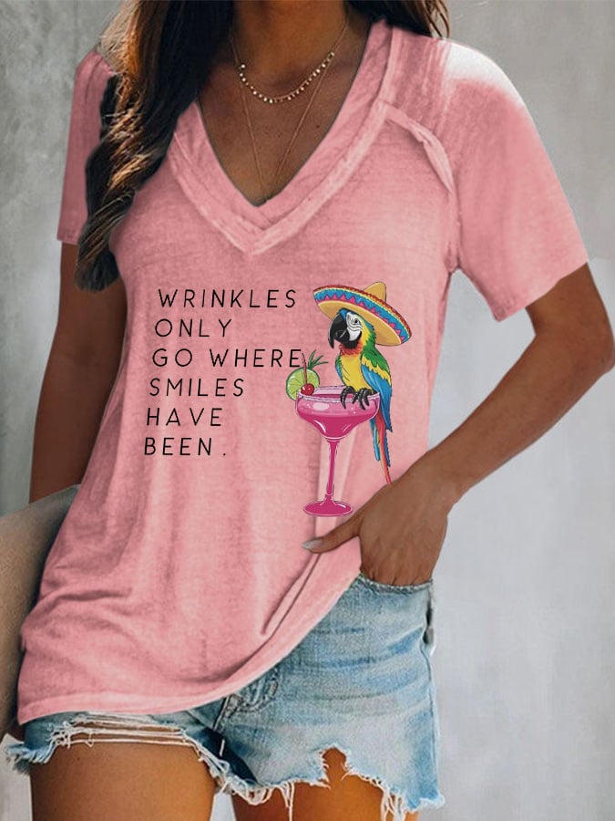 V-Neck Retro Wrinkles Only Go Where Smiles Have Been Print T-Shirt