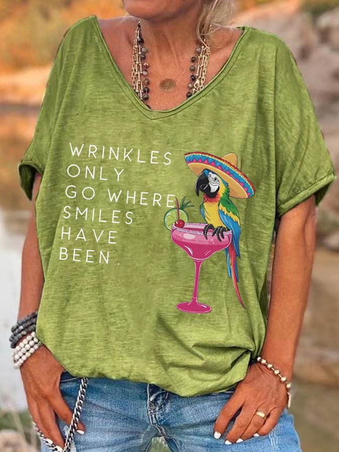 V-Neck Retro Wrinkles Only Go Where Smiles Have Been Print T-Shirt