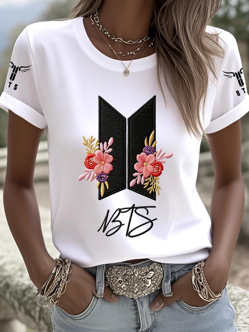 Women'S 2026 Bts Comeback Art Print T-Shirt