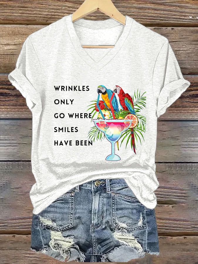 V-Neck Retro Wrinkles Only Go Where Smiles Have Been Print T-Shirt