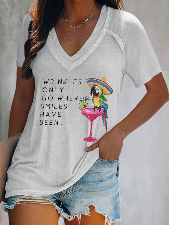 V-Neck Retro Wrinkles Only Go Where Smiles Have Been Print T-Shirt