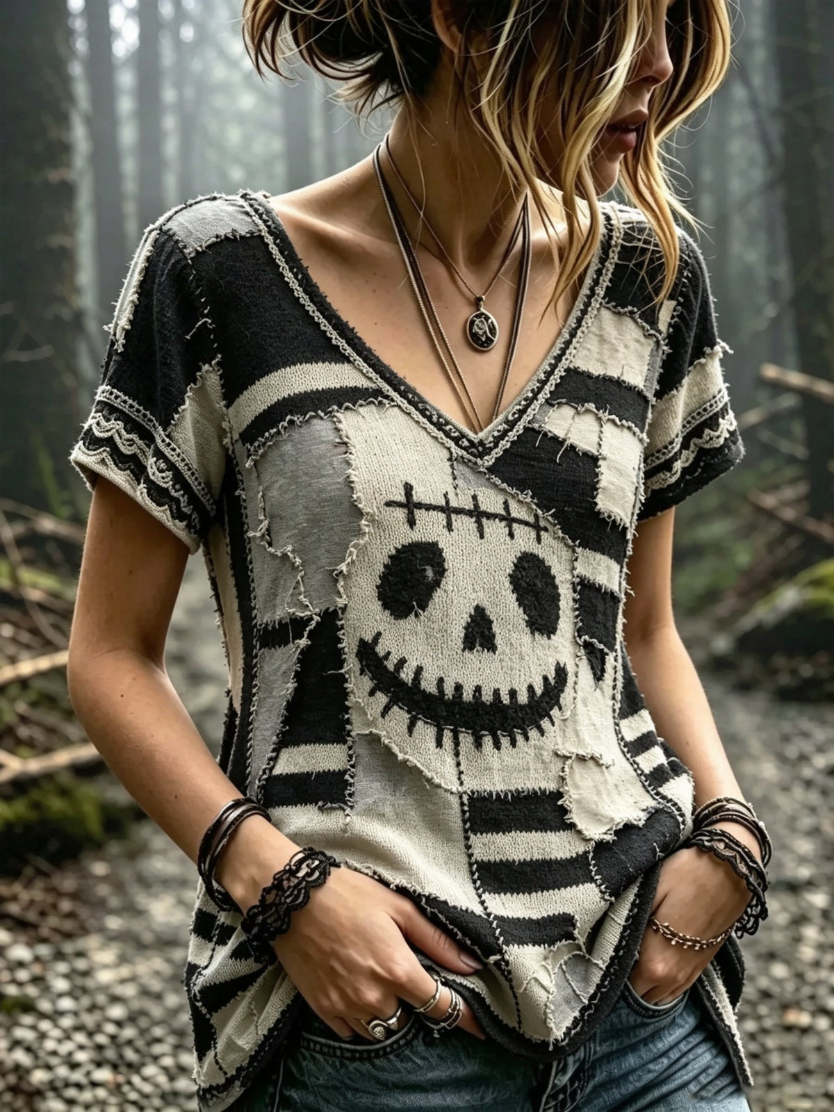 Women's Retro Halloween With Spooky Face Print V Neck T-Shirt