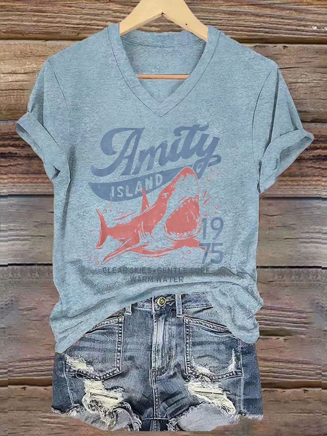 Women's Retro  Amity Island 1975 Clear Skies Gentle Surf Warm Water Print T-Shirt