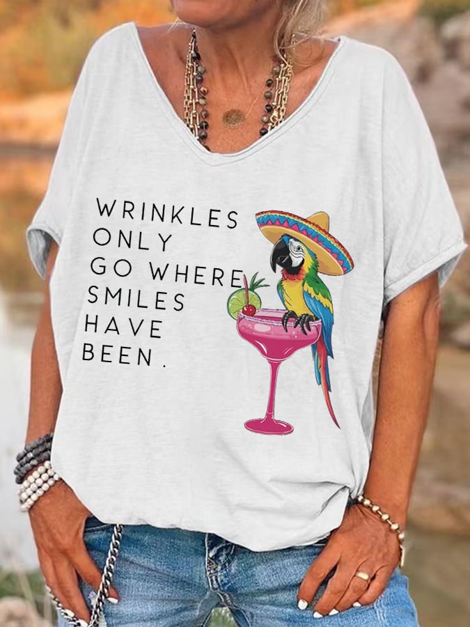 V-Neck Retro Wrinkles Only Go Where Smiles Have Been Print T-Shirt