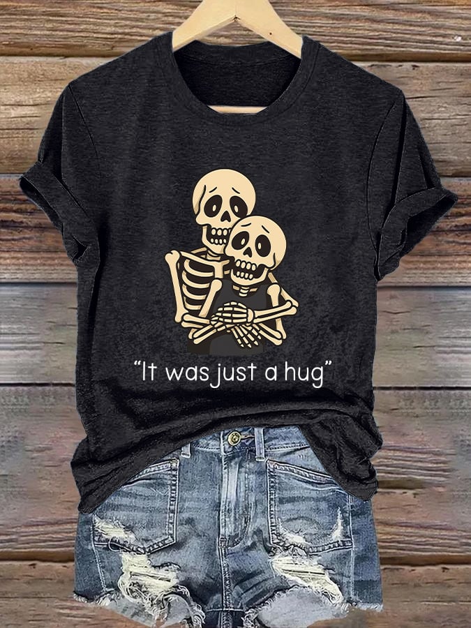 Retro Halloween Skeleton Couple Kiss Cam It Was Just A Hug Print T-Shirt