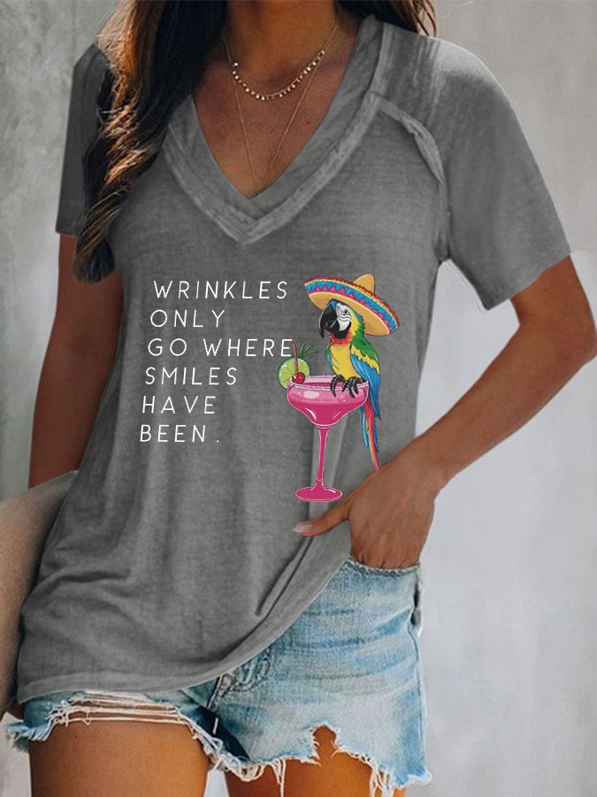 V-Neck Retro Wrinkles Only Go Where Smiles Have Been Print T-Shirt
