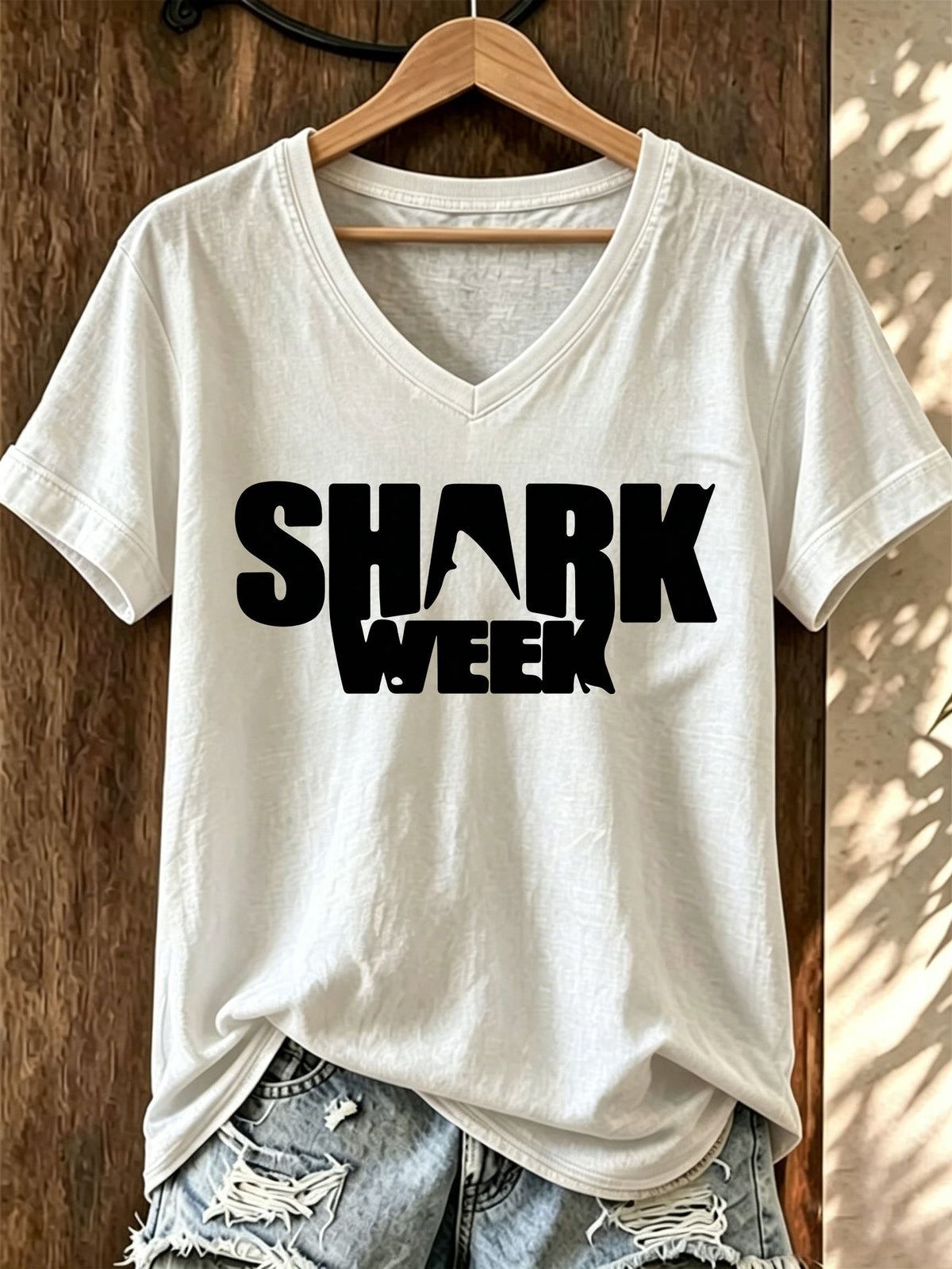 Women's Casual Short-Sleeve T-Shirt with Great White Shark Print