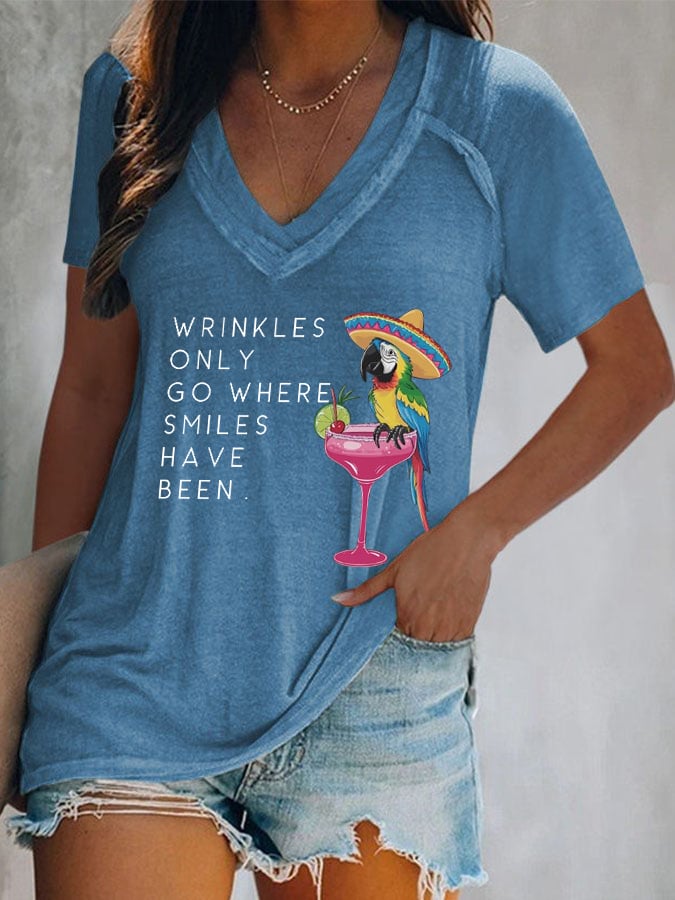 V-Neck Retro Wrinkles Only Go Where Smiles Have Been Print T-Shirt